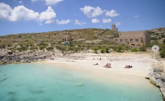 Luxury 2 Bedroom Apartment by the Sea