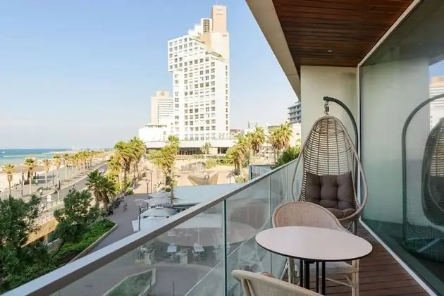 Luxury 2BR on the water by HolyGuest