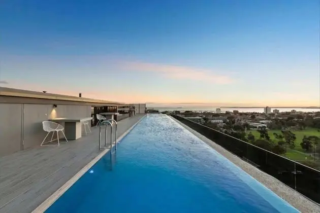 Luxury 3 Bedroom Penthouse With Bay and City View