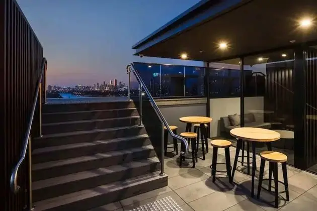 Luxury 3 Bedroom Penthouse With Bay and City View - İç Mekan