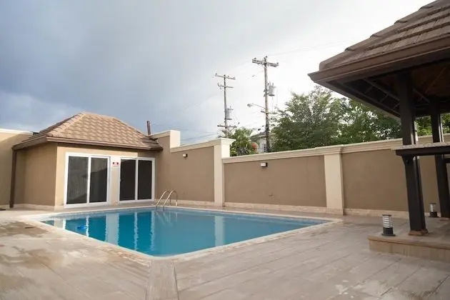 Luxury 3 Level Town House - Havuz