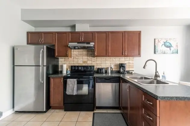 Luxury 3BR 2 5BA Townhome Private HOT TUB GYM BBQ Sauna - Oda