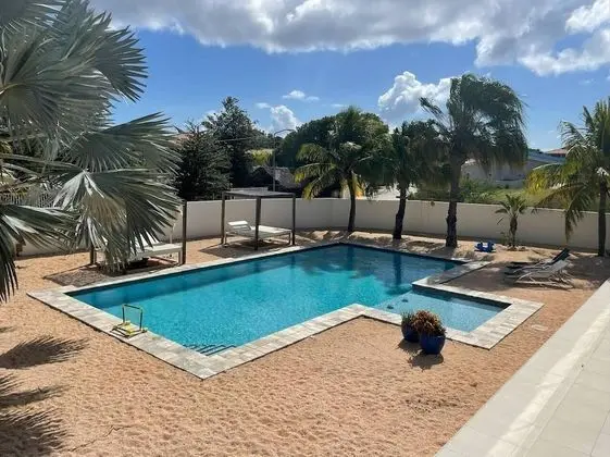 Luxury 4 bed Villa - Private Pool - Sleeps 8 - Havuz