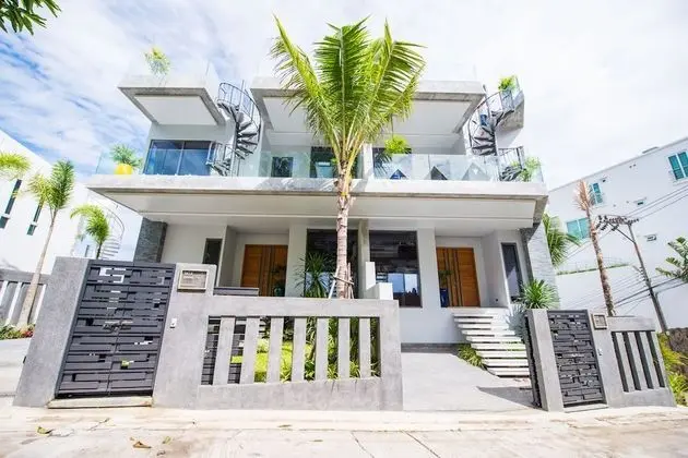 Luxury 5-Bedroom Villa With Games Room in Kata