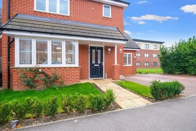 Luxury 5 bedroom Serviced Hse Leavesden