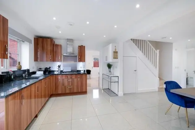 Luxury 5 bedroom Serviced Hse Leavesden - Mutfak