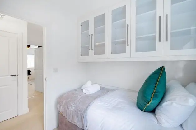 Luxury 5 bedroom Serviced Hse Leavesden - Oda