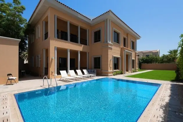 Luxury 5BR Villa With Private Pool and Beach