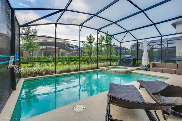 Luxury 6 Bedroom 4 Bath Home with Spa - Havuz
