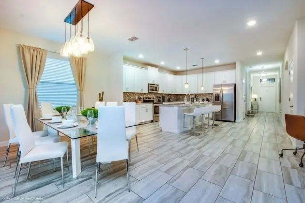 Luxury 6 Bedroom 4 Bath Home with Spa - Mutfak