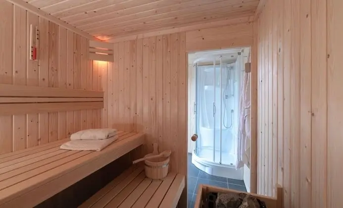 Luxury 8-person Wellness Villa With Sauna and Outdoor hot tub is Unique - Spa