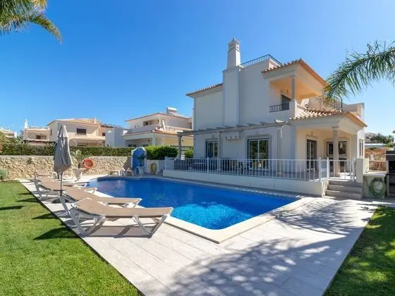 Luxury Villa in Albufeira With Heated Private Pool