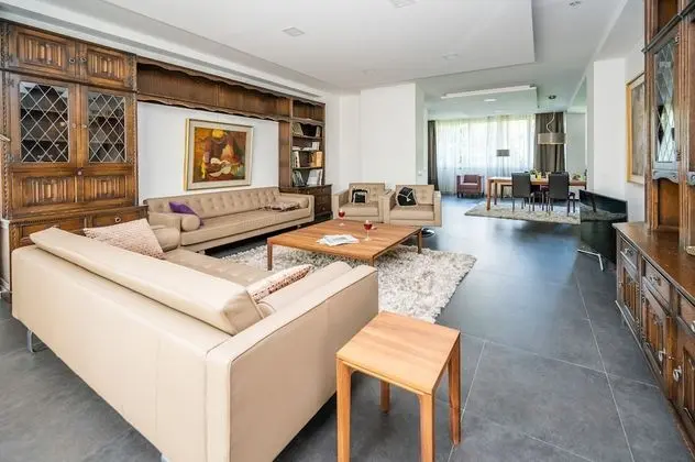 Luxury Apartment in Beautiful Neighborhood - İç Mekan