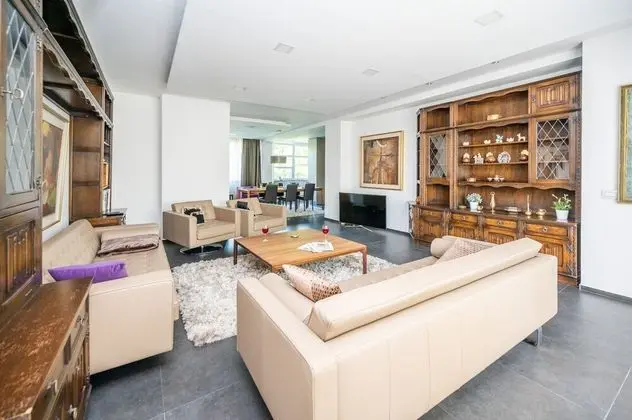 Luxury Apartment in Beautiful Neighborhood - İç Mekan