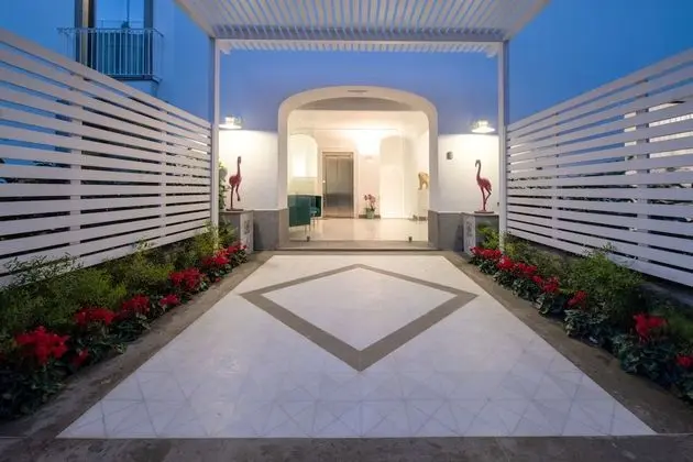 Luxury Apartment with Garden and Pool - Dış Mekan