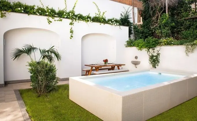 Luxury Apartment with Garden and Pool - Havuz