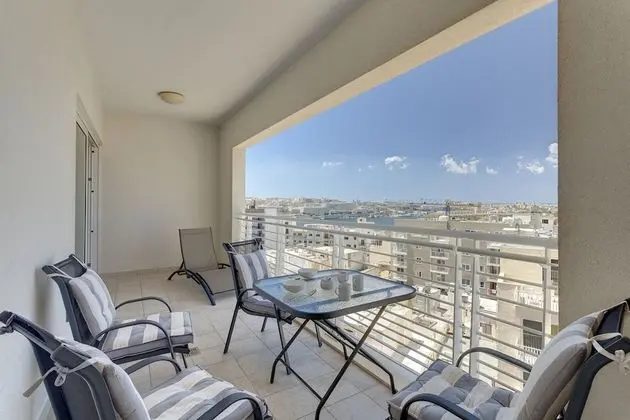 Luxury Apartment inc Pool Views