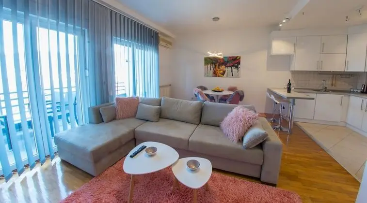 Luxury Apartment Infinity