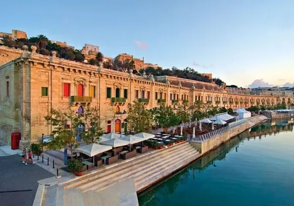 Luxury Apartment near Sea