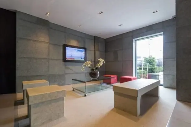 LUXURY Apartment Next to London RAF Museum - Lobi