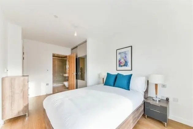 LUXURY Apartment Next to London RAF Museum - Oda