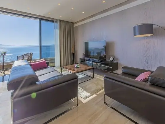 Luxury Apartment With Private Swimming Pool, Near the Beach