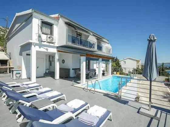 Luxury Apartment With Private Swimming Pool in Starigrad