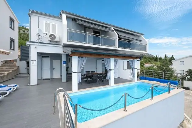 Luxury Apartment With Private Swimming Pool in Starigrad - Dış Mekan