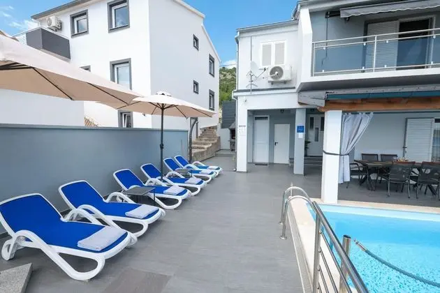 Luxury Apartment With Private Swimming Pool in Starigrad - Havuz