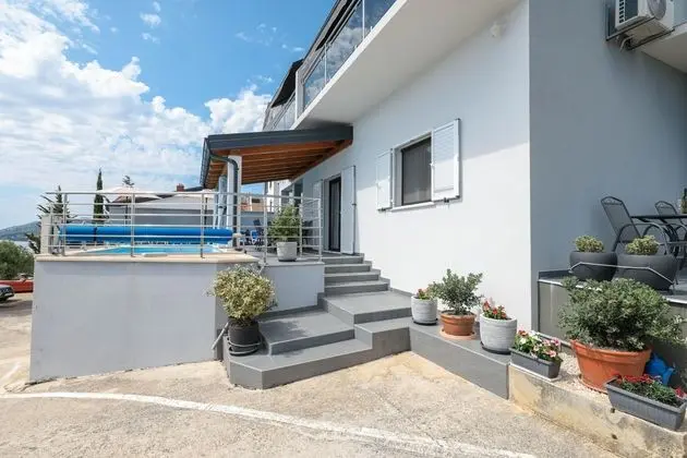 Luxury Apartment With Private Swimming Pool in Starigrad - Lobi