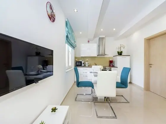 Luxury Apartment in Zadar With Covered Terrace - Yerinde Yemek