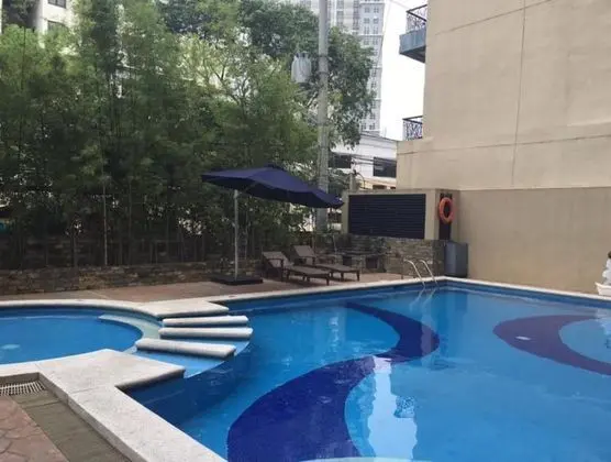 Luxury Apartments by PhilCity Condos - Havuz