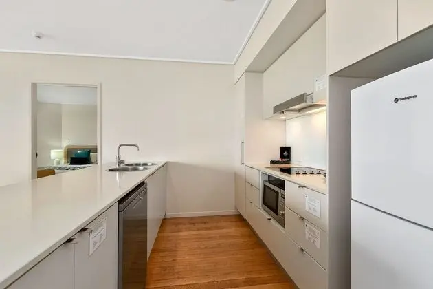 Luxury Apartments at Salt Village - Mutfak