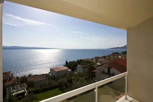 Luxury apt With 3 Balconies, Terrace & sea View
