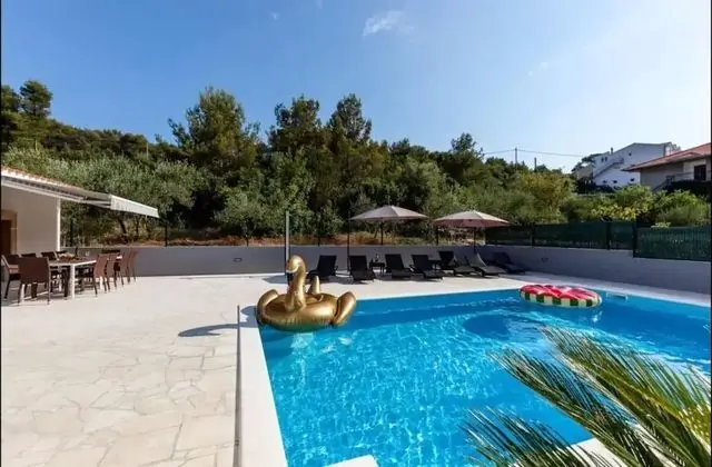 Luxury Villa ARIA Seafront for 21 people - Havuz