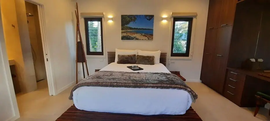 Luxury by the Basin - Oda
