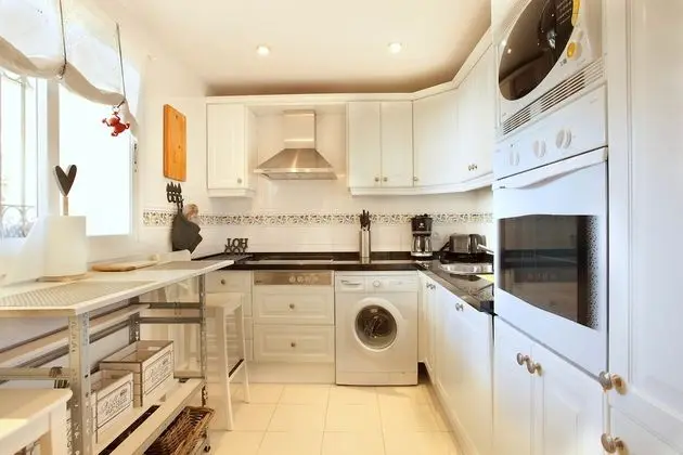 Luxury beach apartment Elviria, Marbella - Mutfak
