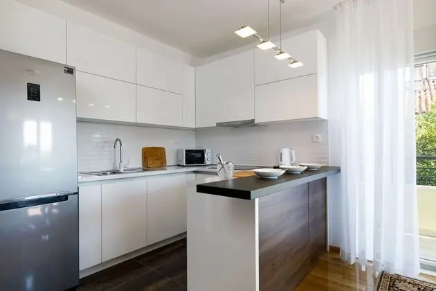 Luxury beach apartment private parking - Mutfak