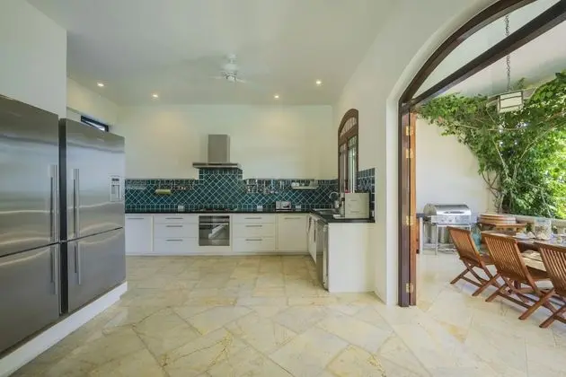 Luxury Beach Front Noble House Villa - Mutfak