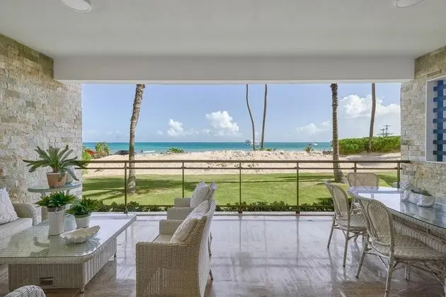 Luxury Beachfront Condo A-101 - Oda