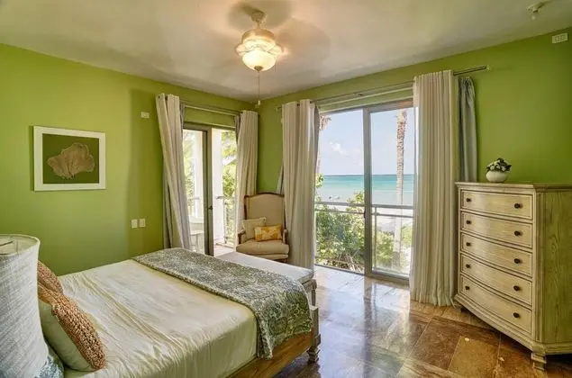 Luxury Beachfront Condo w Ocean View A-201 - Oda