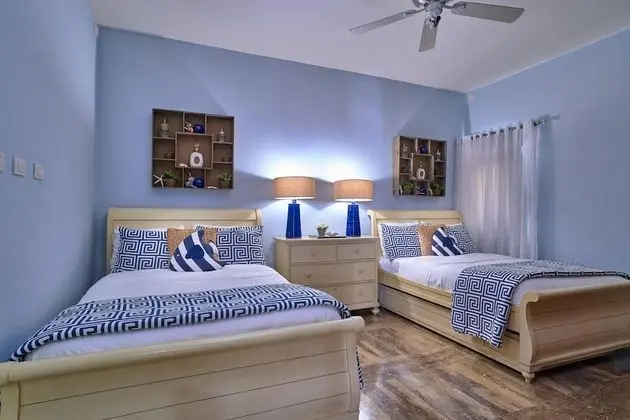 Luxury Beachfront Condo w Ocean View A-201 - Oda