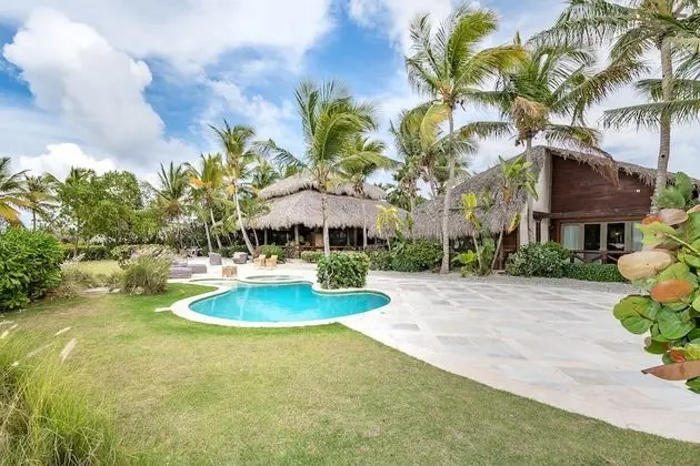 Luxury Villa with Beachfront Eden Roc - Havuz