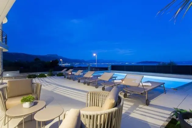 Luxury Beachfront Villa Sea Queen - Havuz