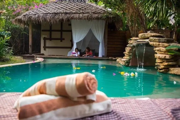 Luxury Villa Bhuvana - Havuz
