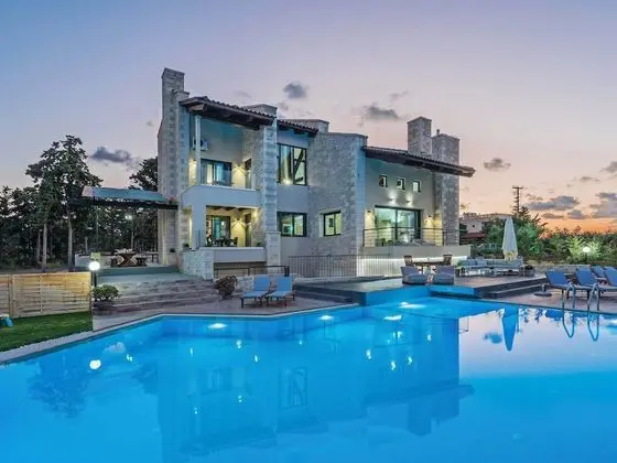 Luxury Villa With Breakfast Included, Near Sea and City, Ping Pong, Childrens Area and BBQ