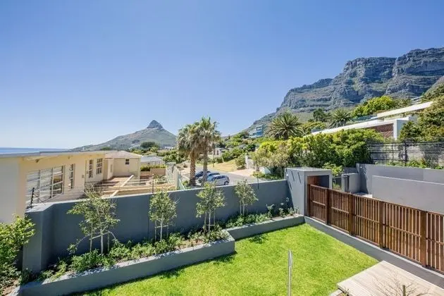Luxury Camps Bay Villa With Spacious Entertainment Area and Private Pool 8 Fiskaal - Oda