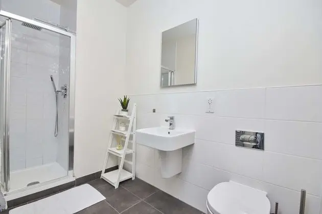 Luxury Central Stevenage Apartment - Banyo Tipleri