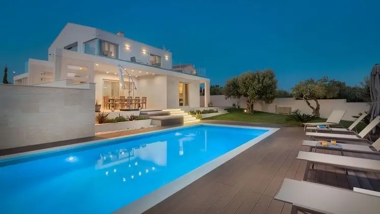 Luxury Villa Cinderella with Swimming Pool