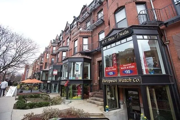 Luxury Collection-4 Bedroom 3 Full-bathroom-boston